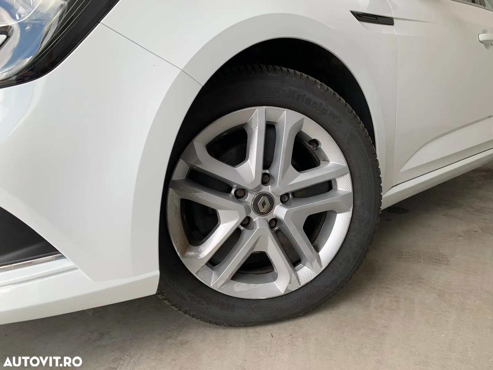 Renault Megane TCe EDC Zen - 4