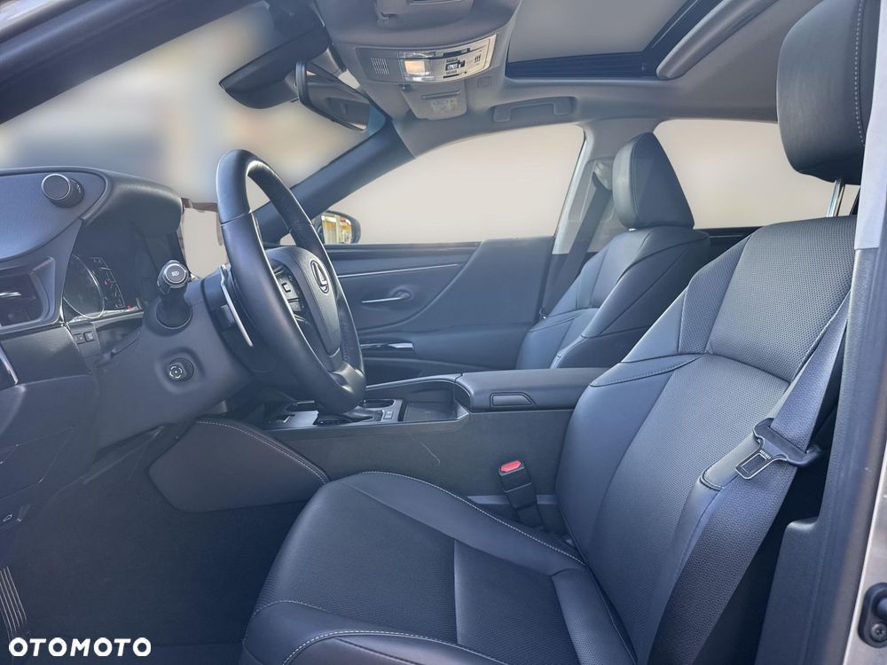 Lexus ES 300h Business Edition - 15