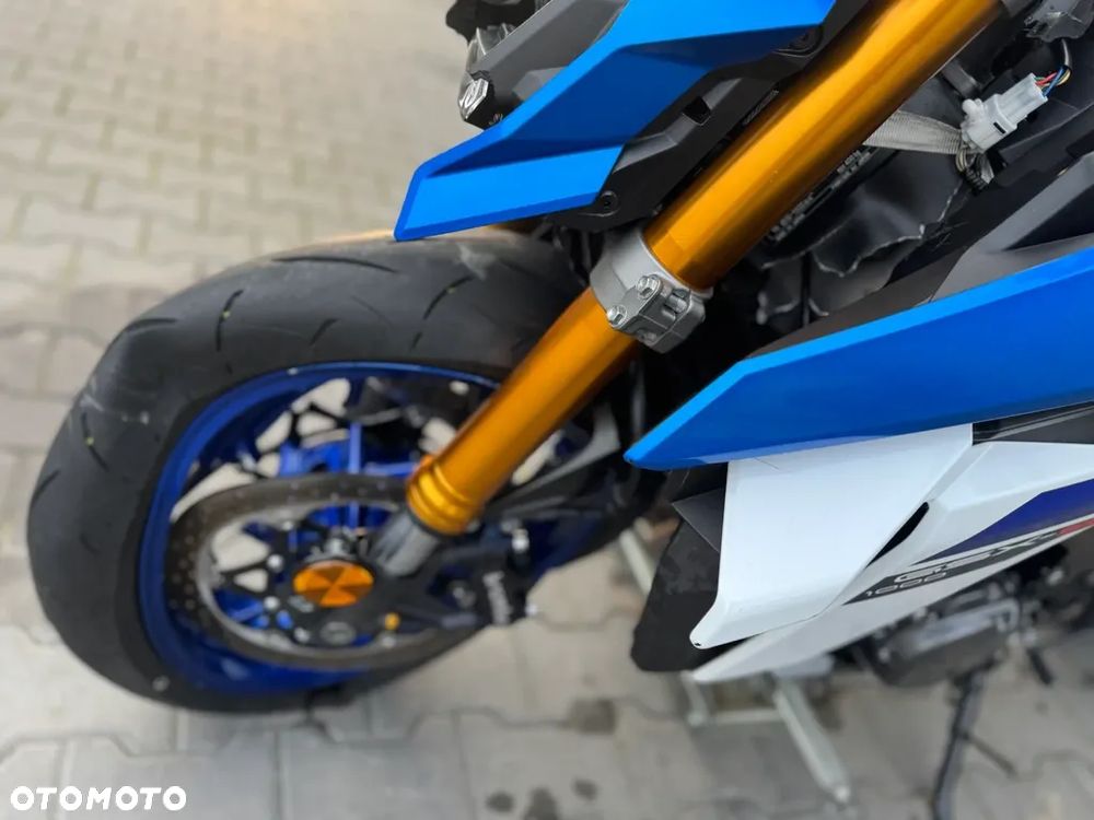 Suzuki GSX - 28