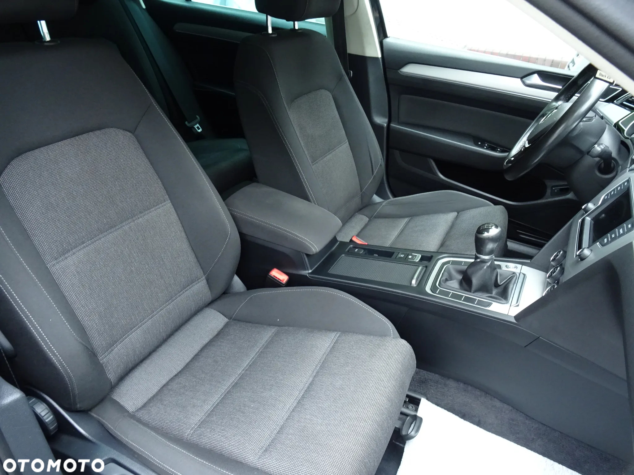 Volkswagen Passat Variant 1.6 TDI (BlueMotion Technology) Trendline - 10