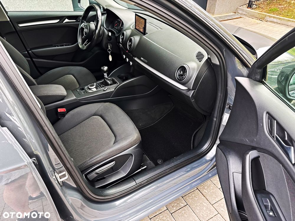 Audi A3 Sportback 1.6 TDI design - 27