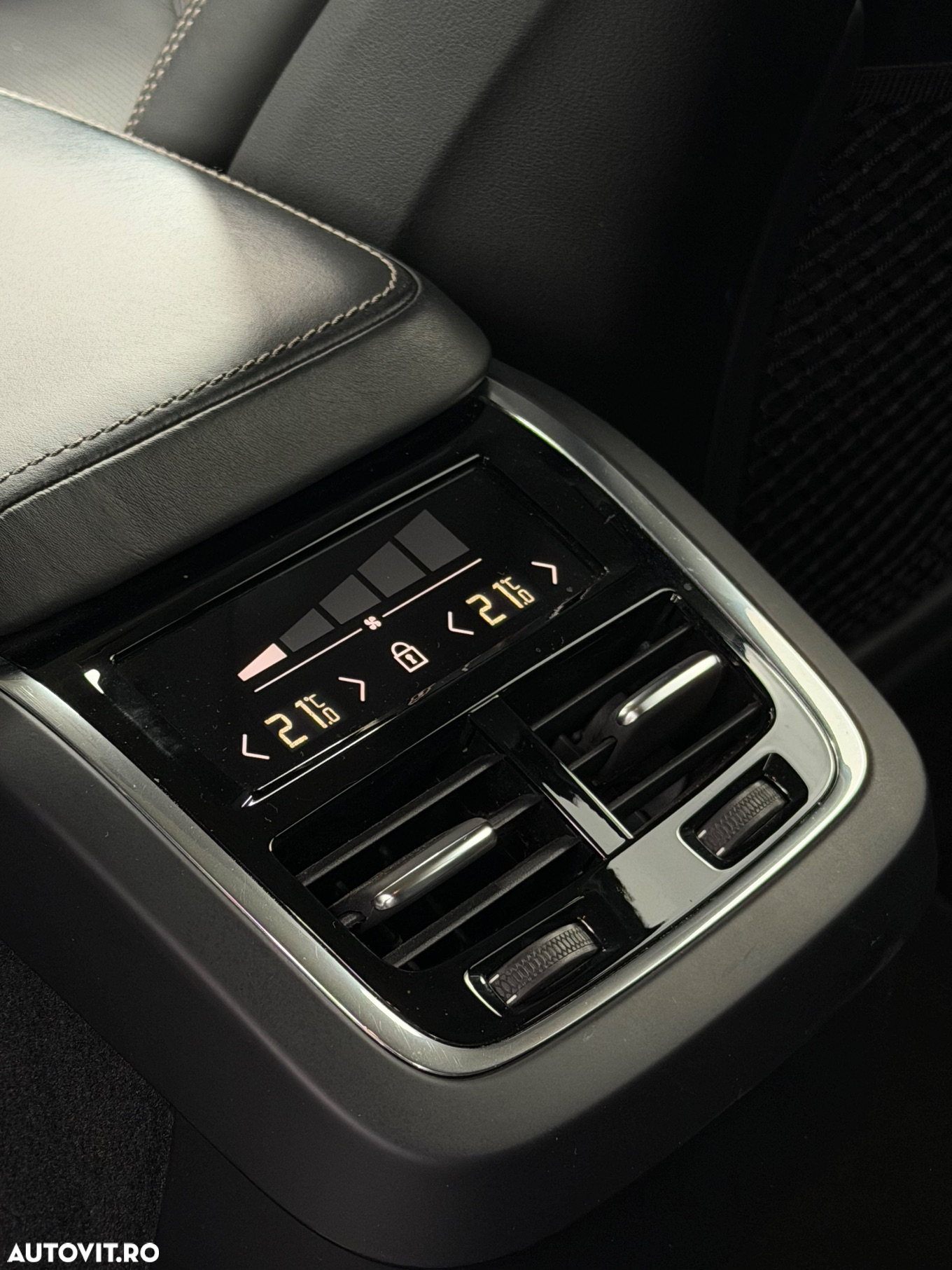 Volvo XC 60 D4 AWD Geartronic Momentum - 25