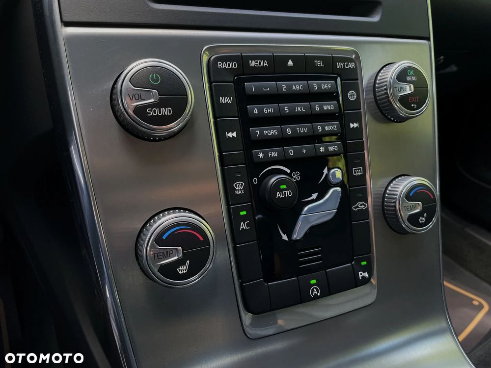 Volvo V60 D2 Momentum - 28