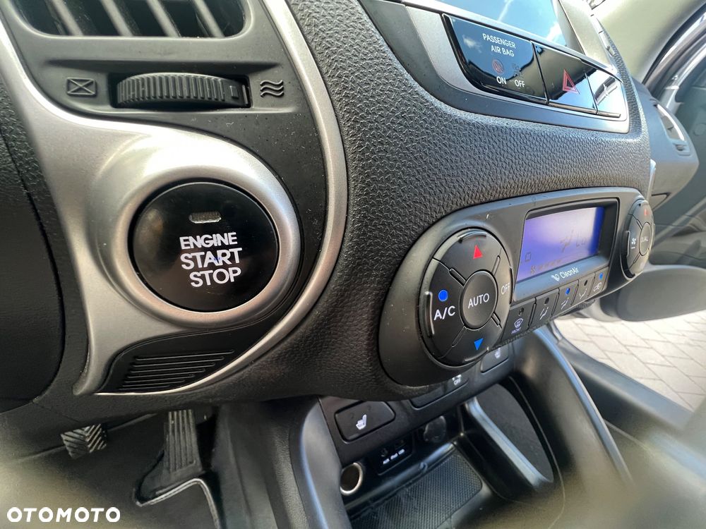 Hyundai ix35 2.0 CRDi 4WD Fifa World Cup Gold Edition - 25