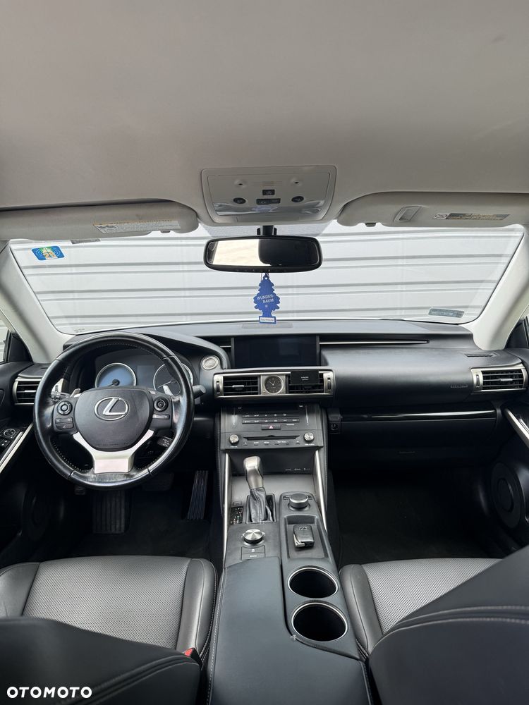 Lexus IS - 8