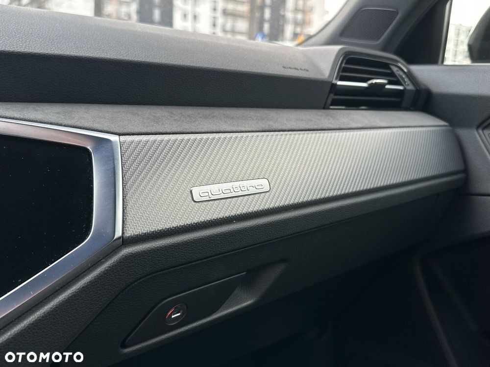 Audi Q3 RS S tronic - 31