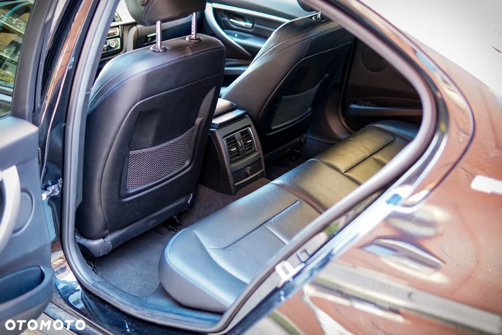 BMW Seria 3 330e iPerformance Advantage - 19