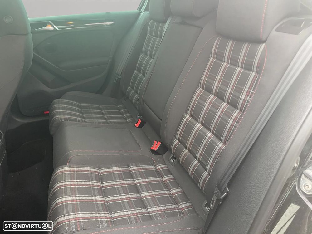 VW Golf 2.0 GTI - 13