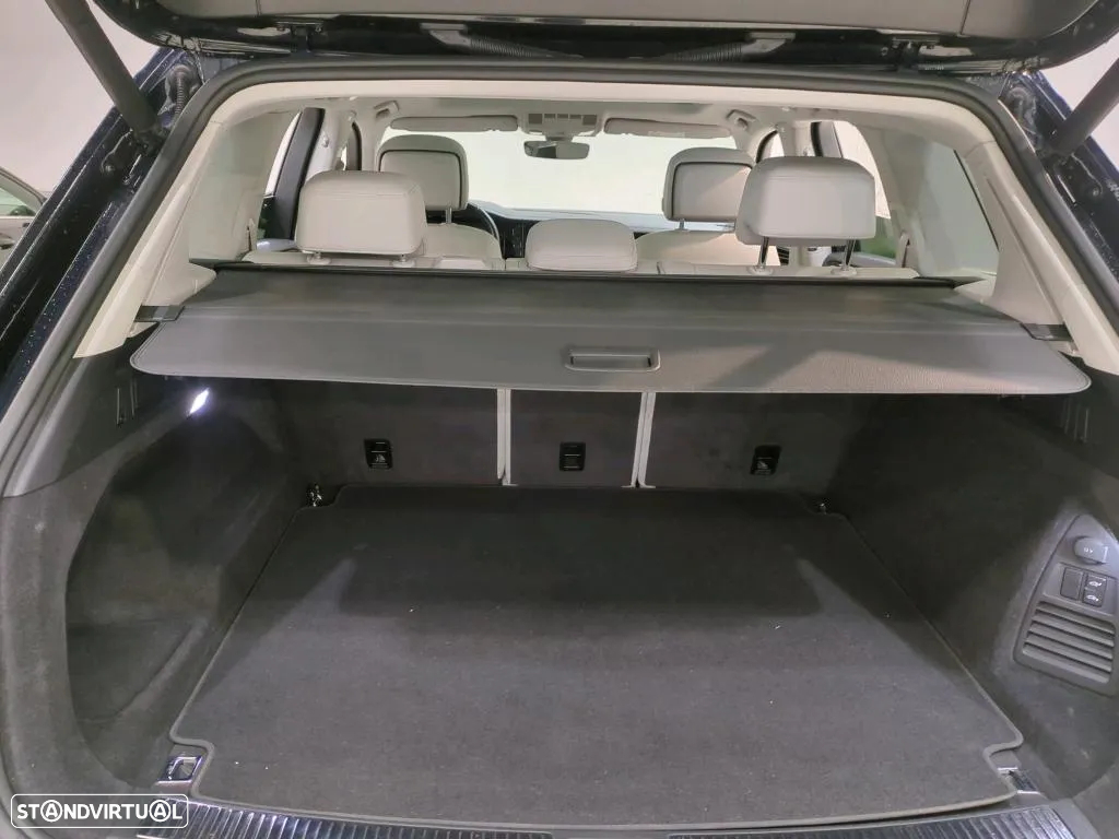 VW Touareg 3.0 TDI V6 Elegance Plus - 11
