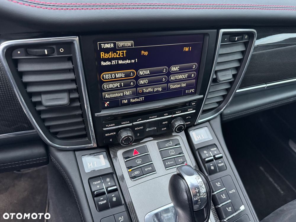 Porsche Panamera GTS PDK - 25