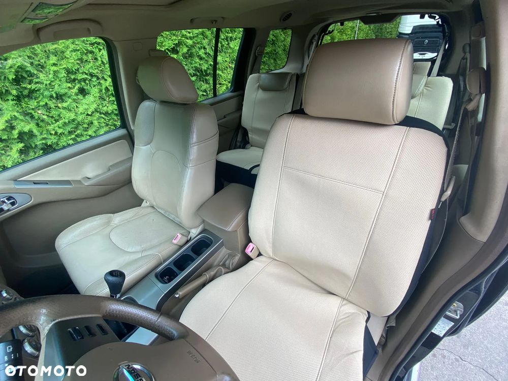 Nissan Pathfinder 2.5 DCi Elegance / LE - 22