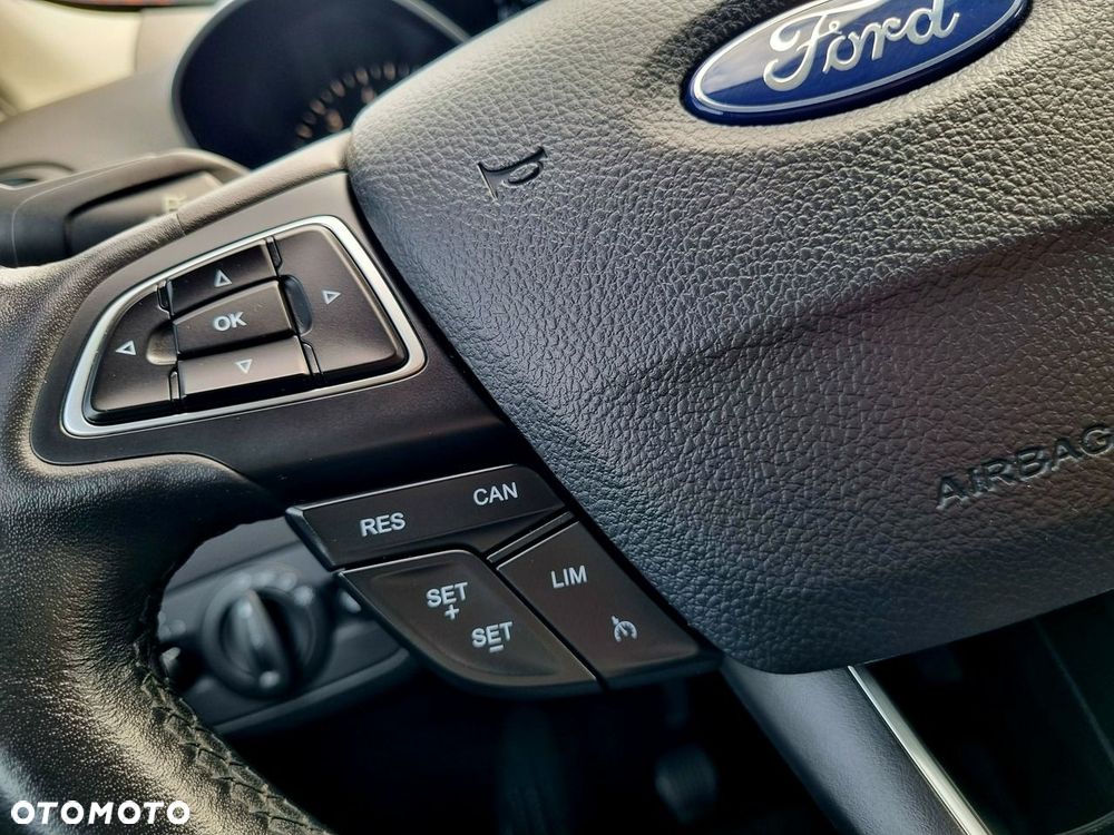 Ford Kuga 1.5 EcoBoost 2x4 Titanium - 16