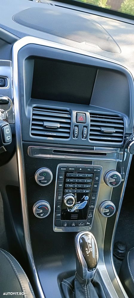 Volvo XC 60 D5 AWD Aut. RDesign - 19