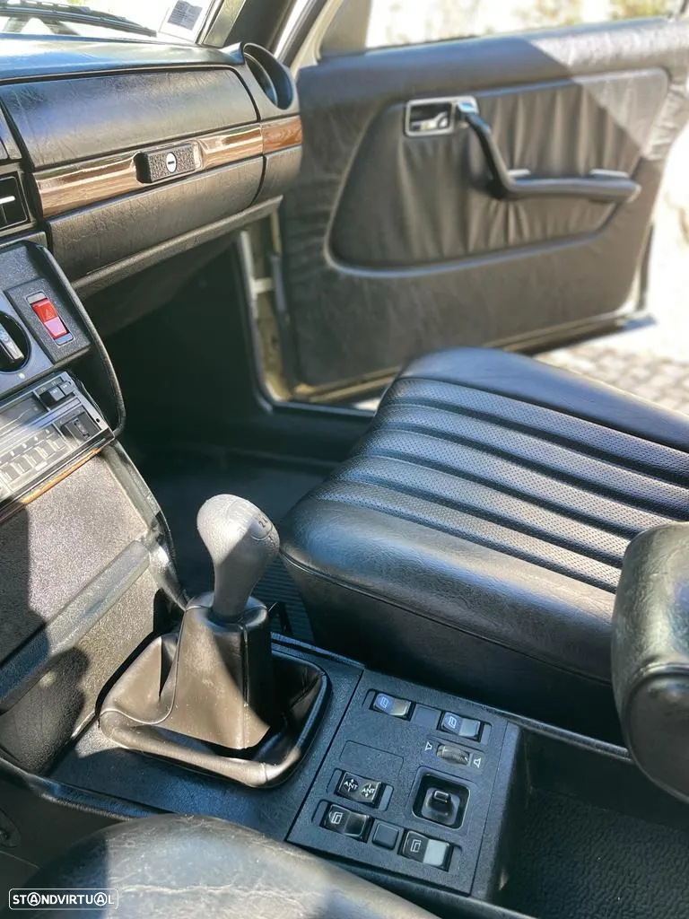 Mercedes-Benz 300 - 36
