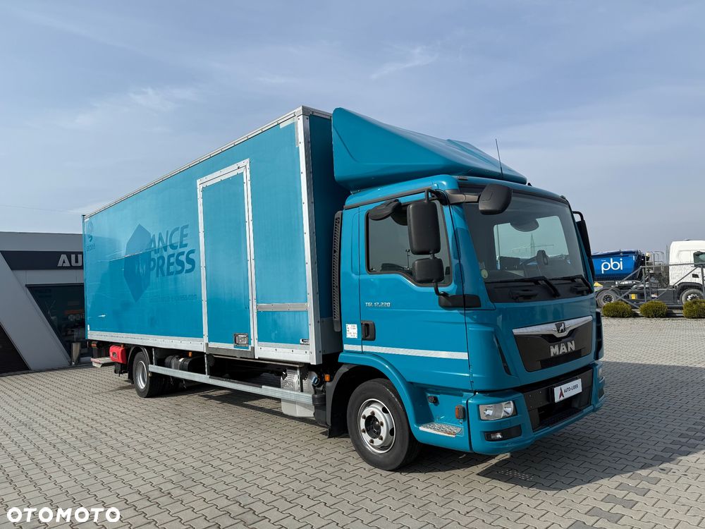 MAN TGL 12.220 / KONTENER + WINDA / 117 000 KM / ROLETA / TYŁ PODUSZKA / Z FRANCJI / STAN BDB / / / - 3