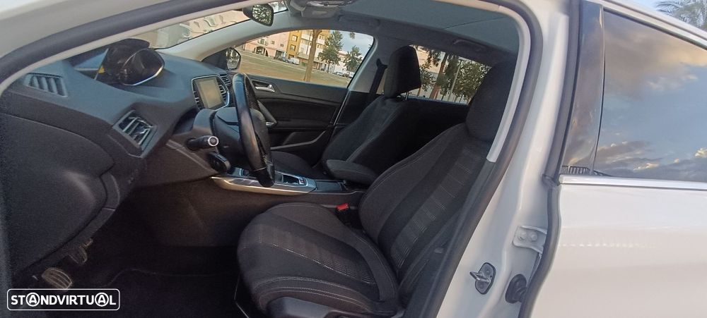 Peugeot 308 1.2 PureTech Allure J18 - 11