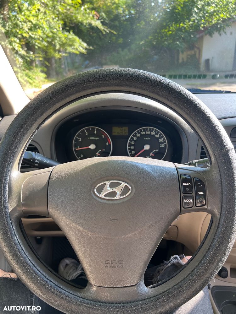 Hyundai Accent - 7