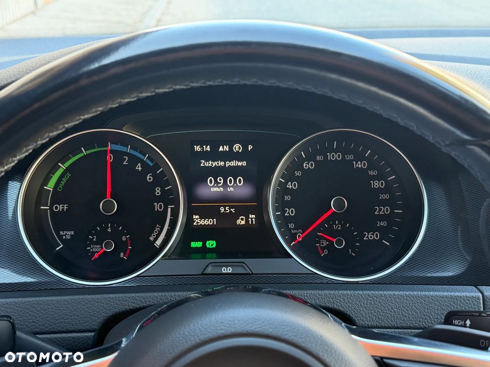 Volkswagen Golf - 16