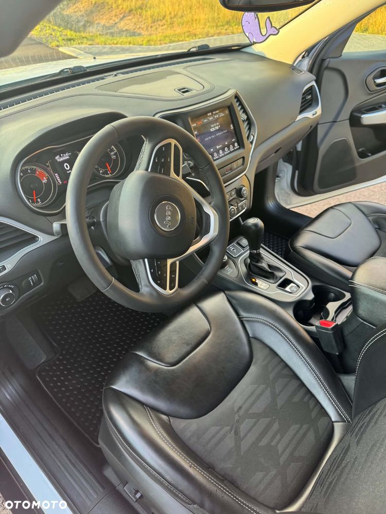 Jeep Cherokee - 10