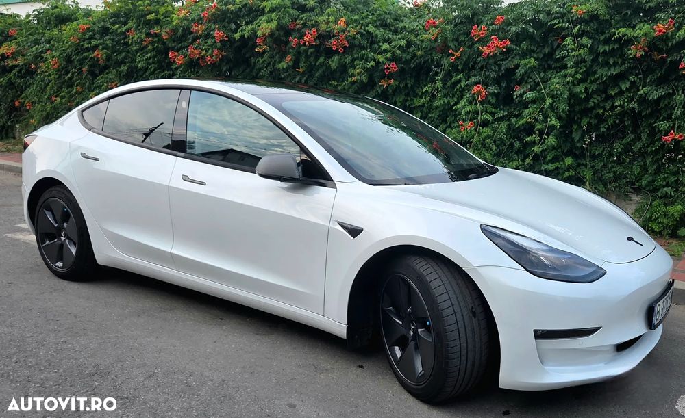 Tesla Model 3 - 1
