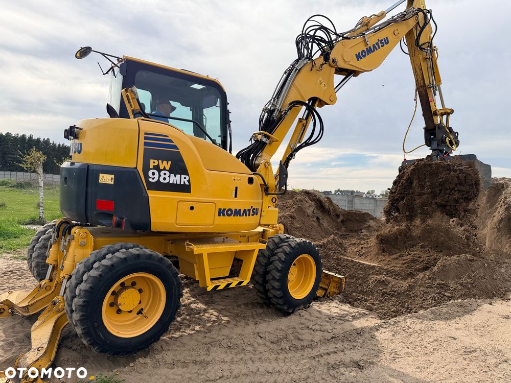 Komatsu 4x4x4 ramię łamane Koparka kołowa KOMATSU  PW98MR-8 10ton 4x4x4 ośki skrętne Ramię 3x łamane BEZ DPF i ADBLUE 4 cyl dodatkowe wyjścia hydr Pług Podpory 2012 szybka zwinna Prosto z importu 1 właściciel Cat TEREX Liebherr Wacker Pw 98 Mr 8 11 - 19