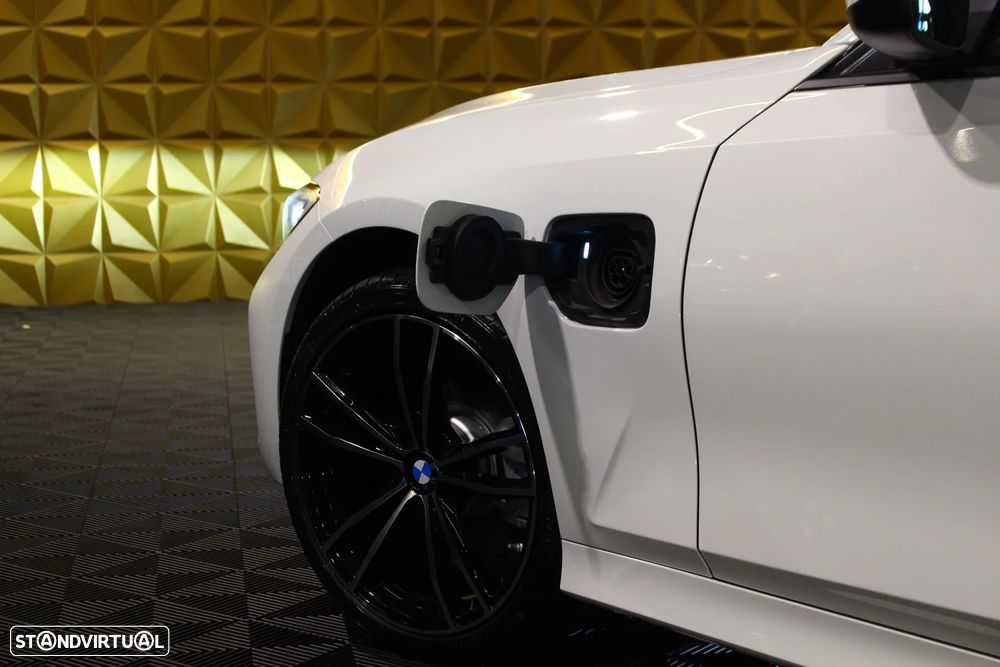 BMW 330 e Line Sport Auto - 14