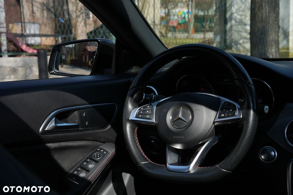 Mercedes-Benz CLA - 12