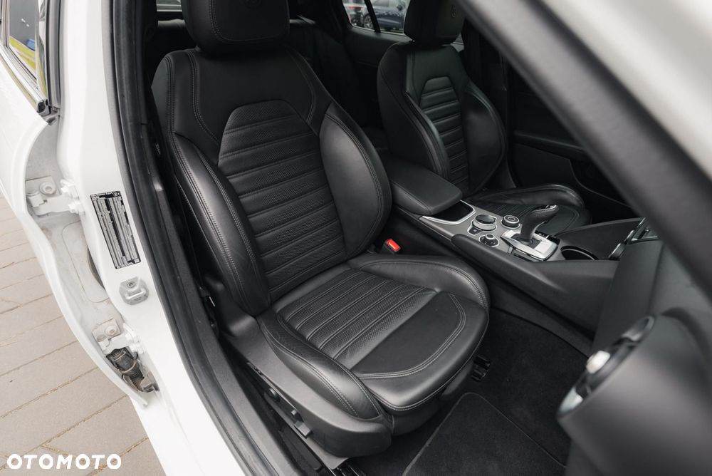 Alfa Romeo Giulia 2.0 Turbo Veloce Q4 - 15