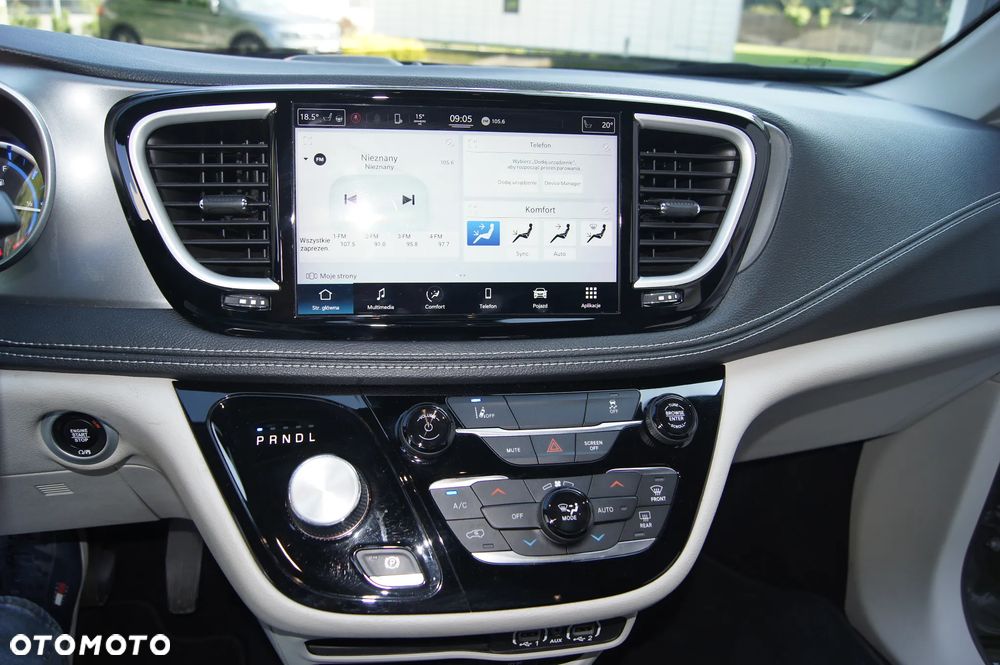 Chrysler Pacifica - 11
