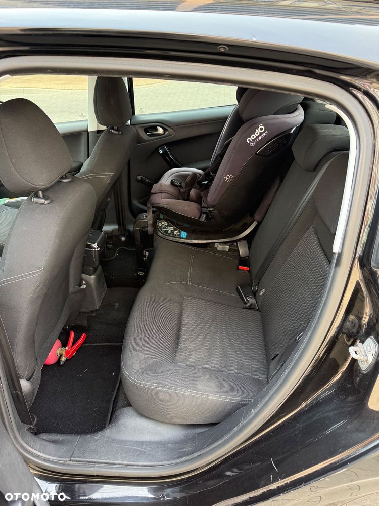 Peugeot 208 - 16