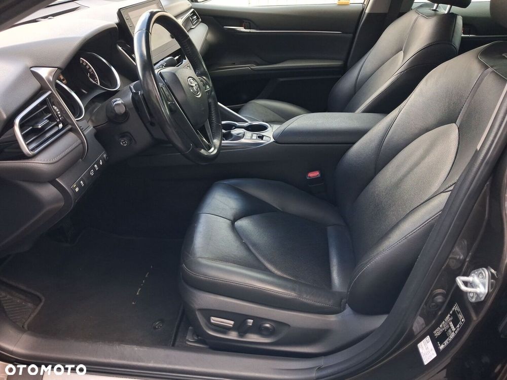 Toyota Camry 2.5 Hybrid Executive CVT - 17
