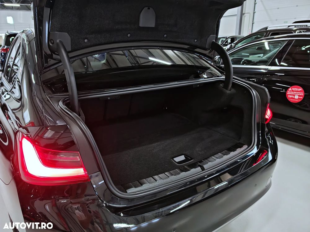 BMW Seria 3 330e Aut. Advantage - 16
