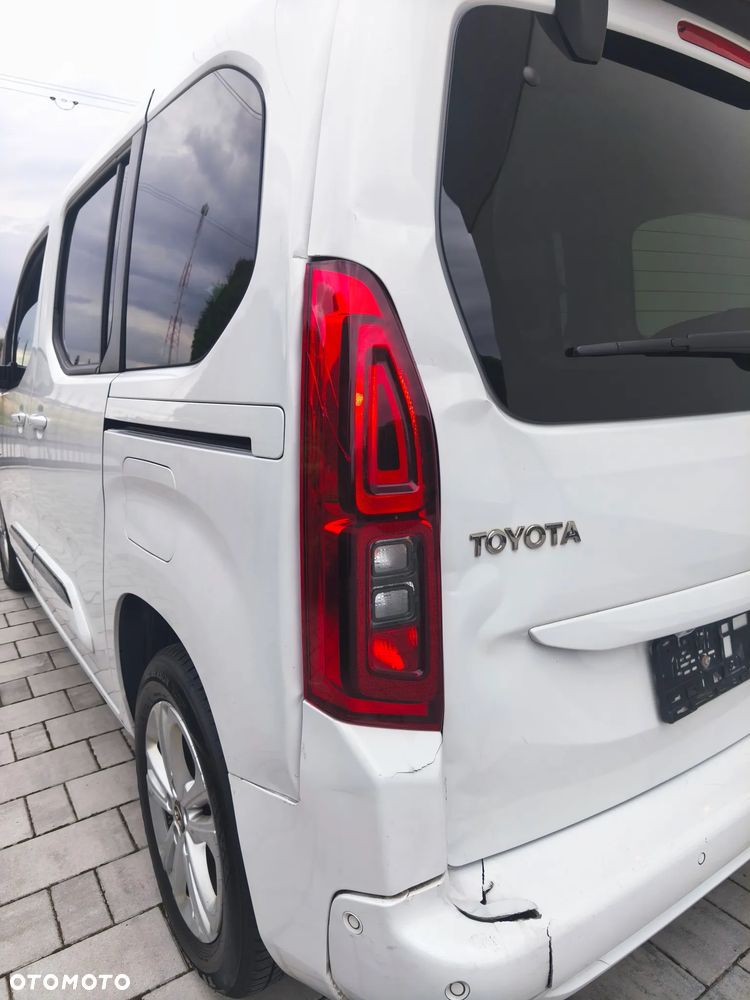 Toyota Proace City Verso 1.2 Turbo L1 Team Deutschland - 29