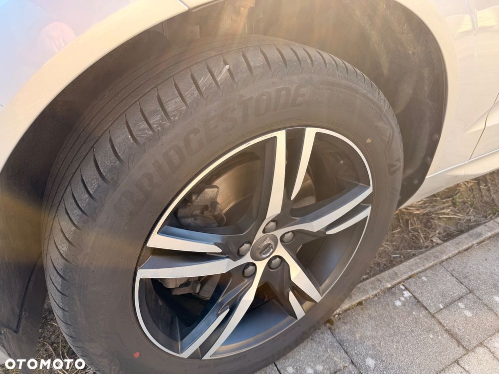 Volvo XC 60 B5 D AWD R-Design - 10