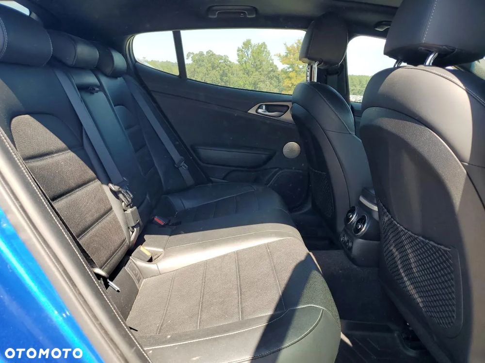 Kia Stinger - 9