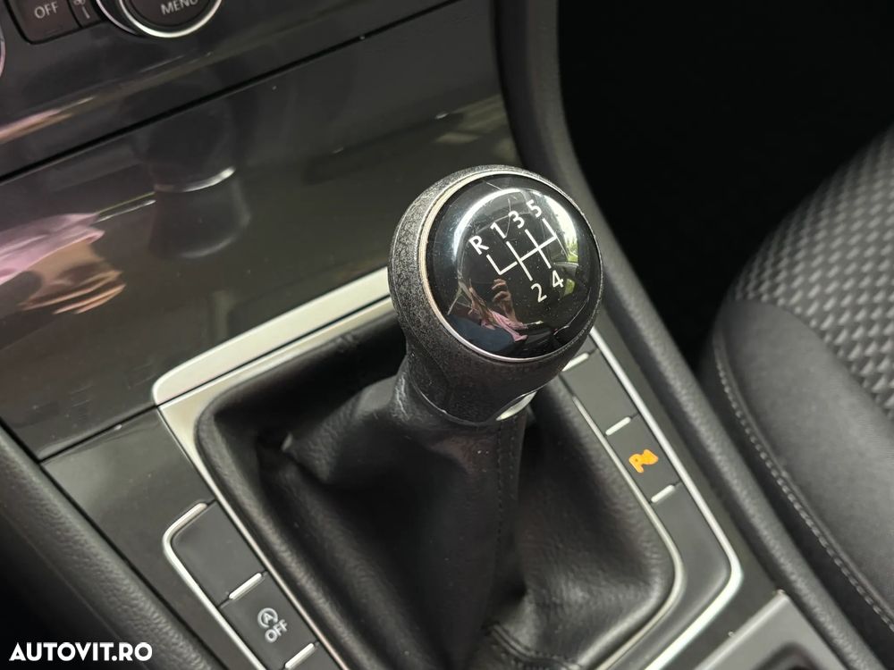 Volkswagen Golf 1.6 TDI Comfortline - 24