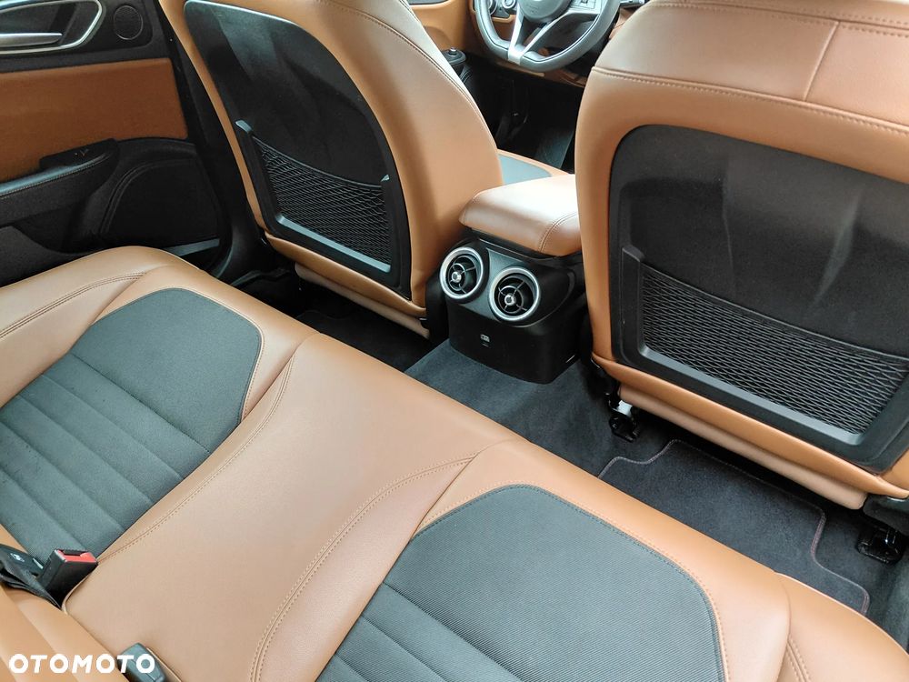 Alfa Romeo Giulia 2.2 AT8 Executive - 15