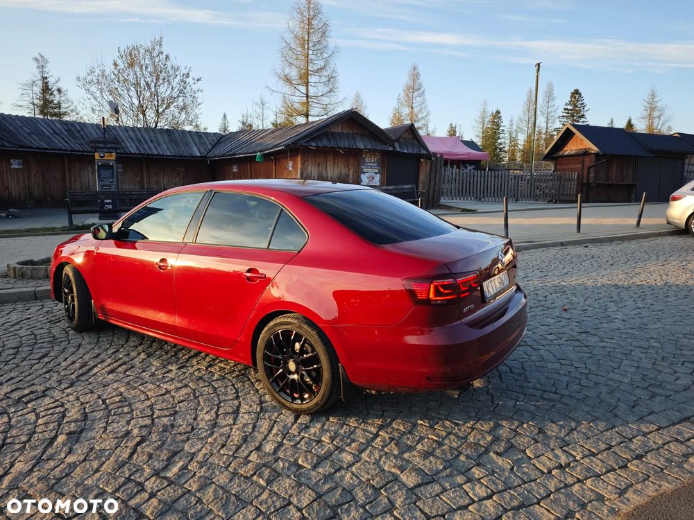 Volkswagen Jetta - 5