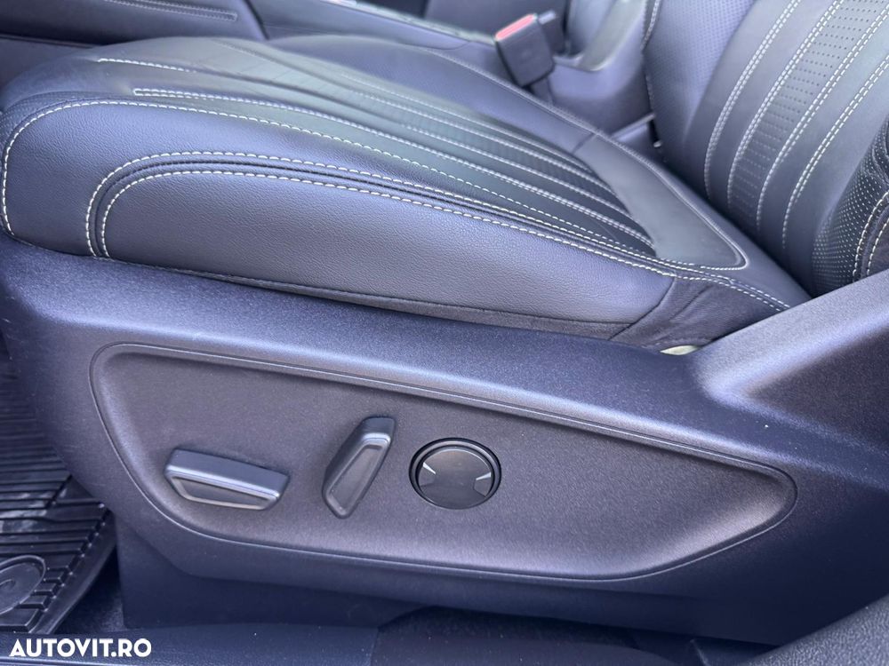 Ford Kuga 2.5 Duratec FHEV AWD Vignale - 12