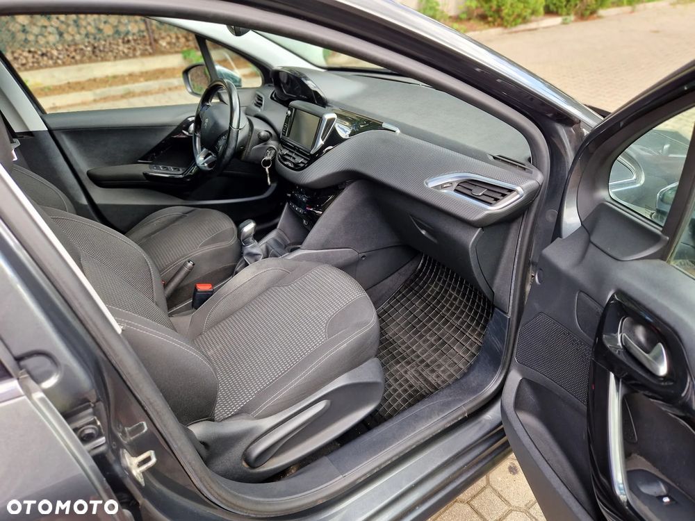 Peugeot 208 1.2 PureTech Style - 11