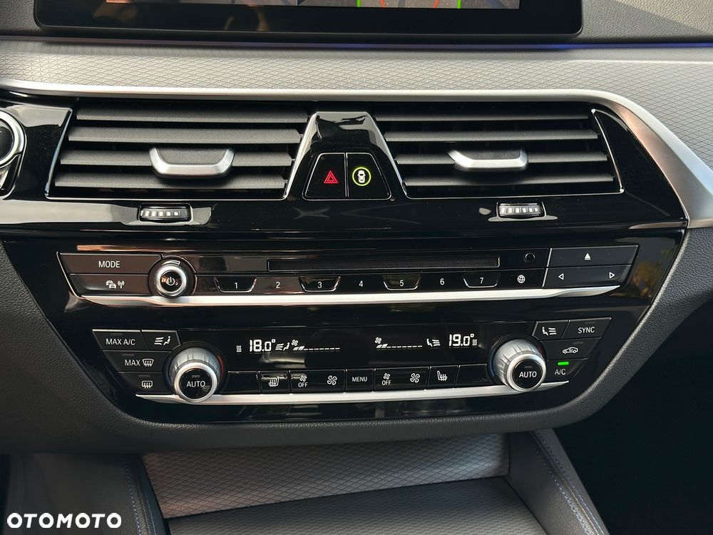 BMW Seria 5 520d xDrive M Sport sport - 23