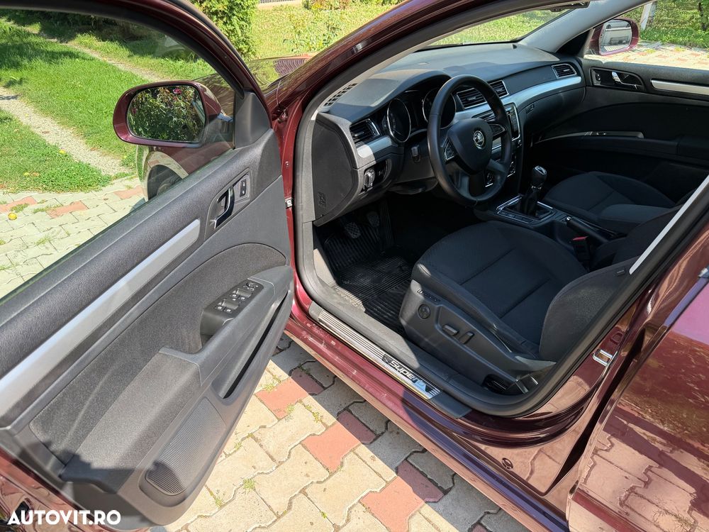 Skoda Superb 2.0 TDI Elegance - 2