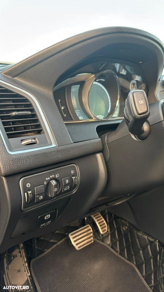 Volvo XC 60 D5AWD R-Design - 10