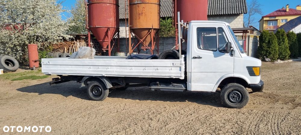 Mercedes-Benz 208 - 2