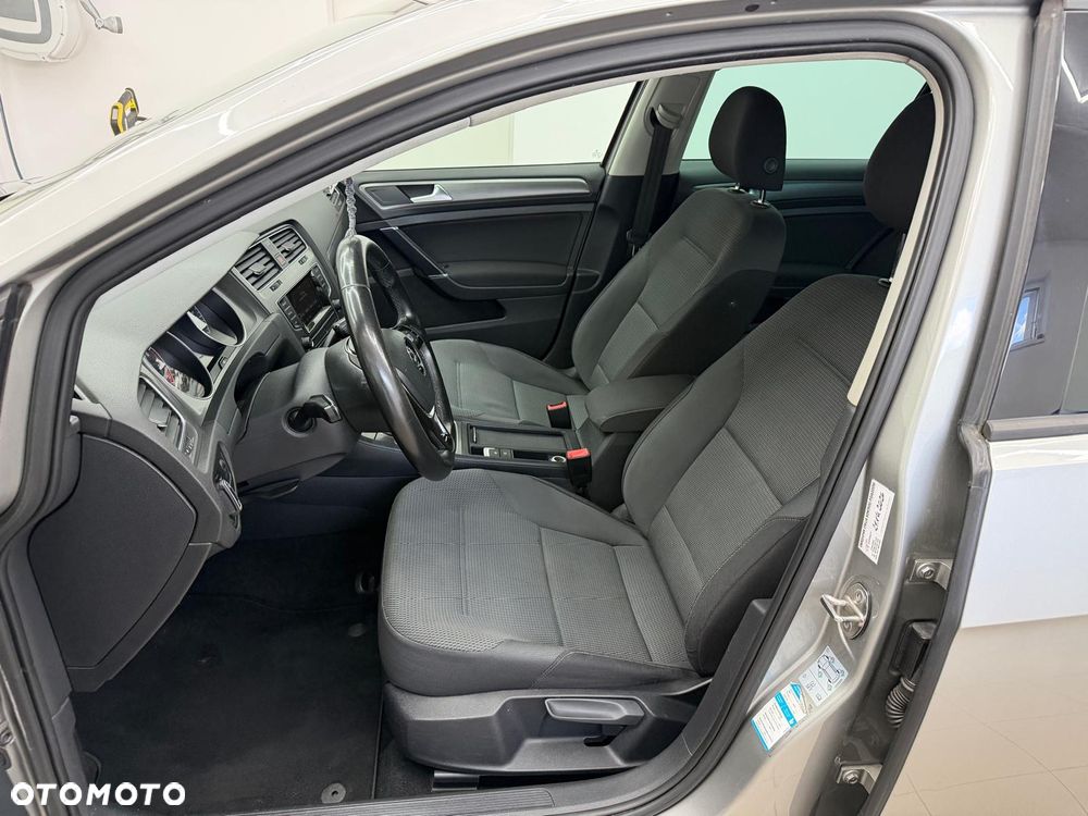 Volkswagen Golf - 10