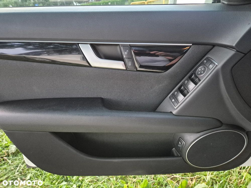 Mercedes-Benz Klasa C 200 CDI DPF (BlueEFFICIENCY) Avantgarde - 10