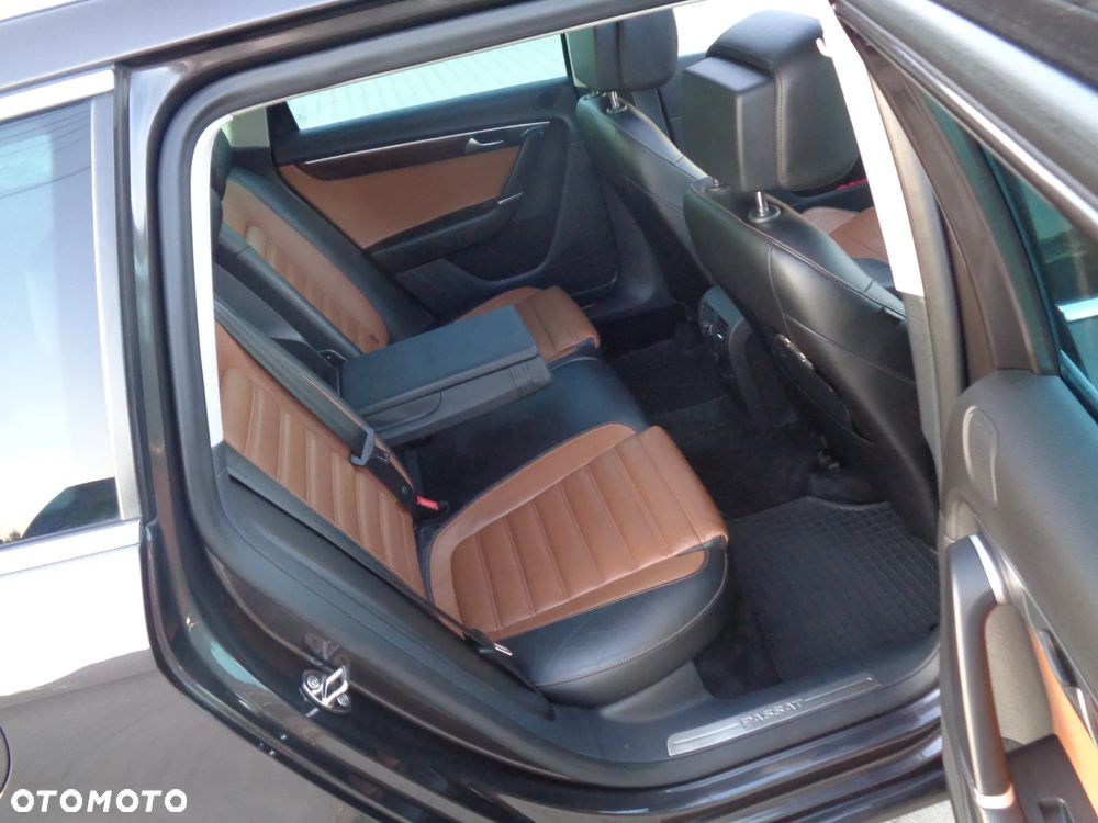 Volkswagen Passat 2.0 TDI DPF Highline - 14