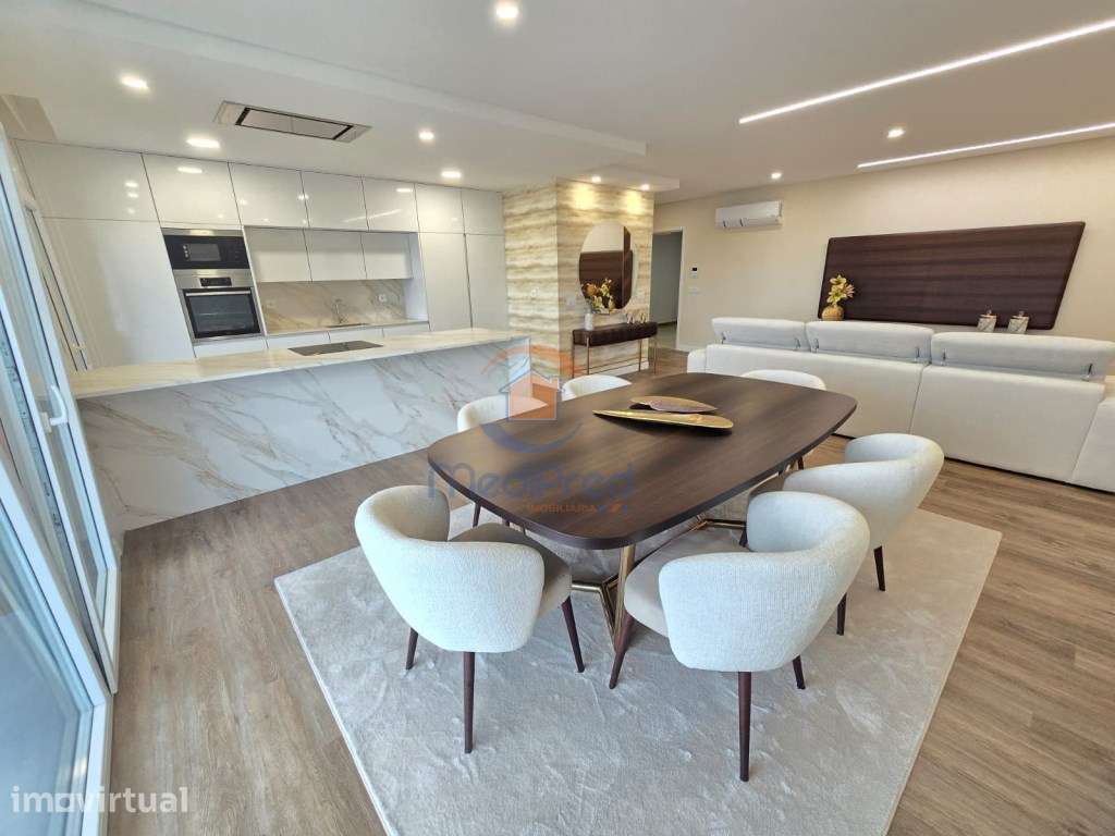 Apartamento T2 com Varandas e Parqueamentos, em Condomínio Privado ... - Grande imagem: 2/89