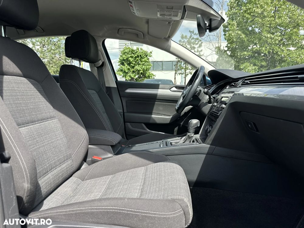Volkswagen Passat - 12