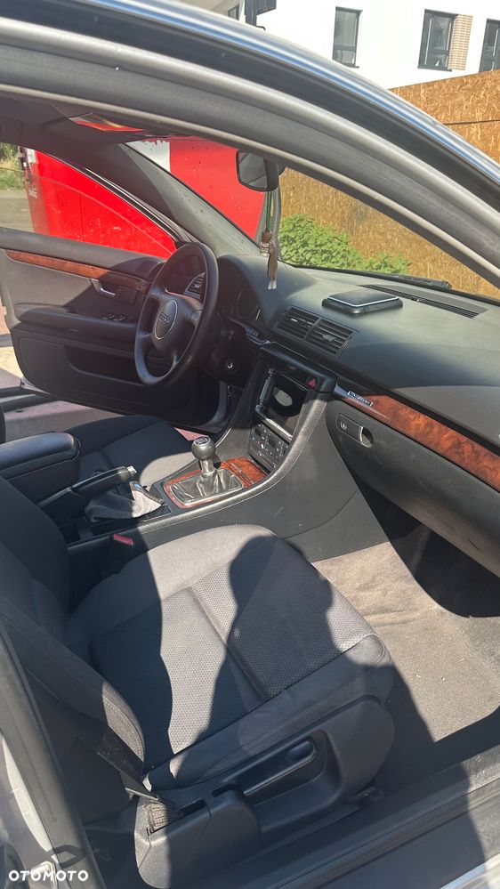 Audi A4 Limousine - 8